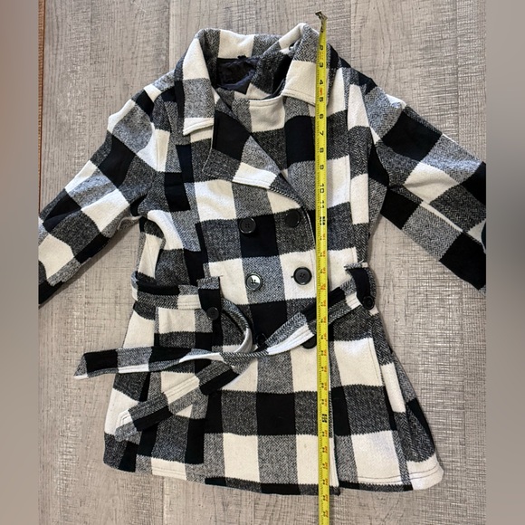 JouJou black and White Plaid Winter Coat w/ Belted Waist, lined. Size Medium - Picture 10 of 11